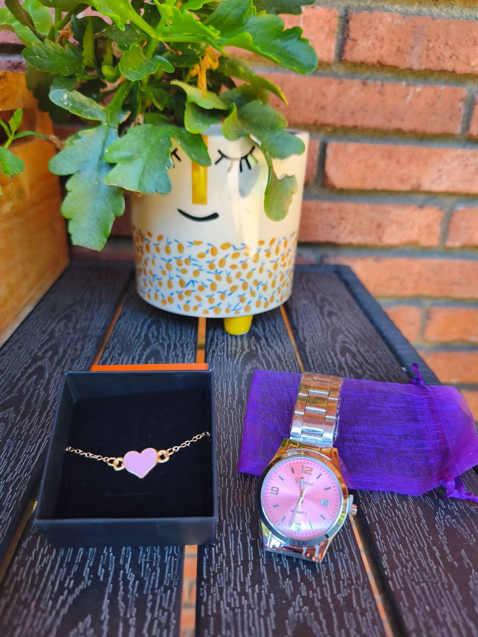 Reloj fondo rosa
